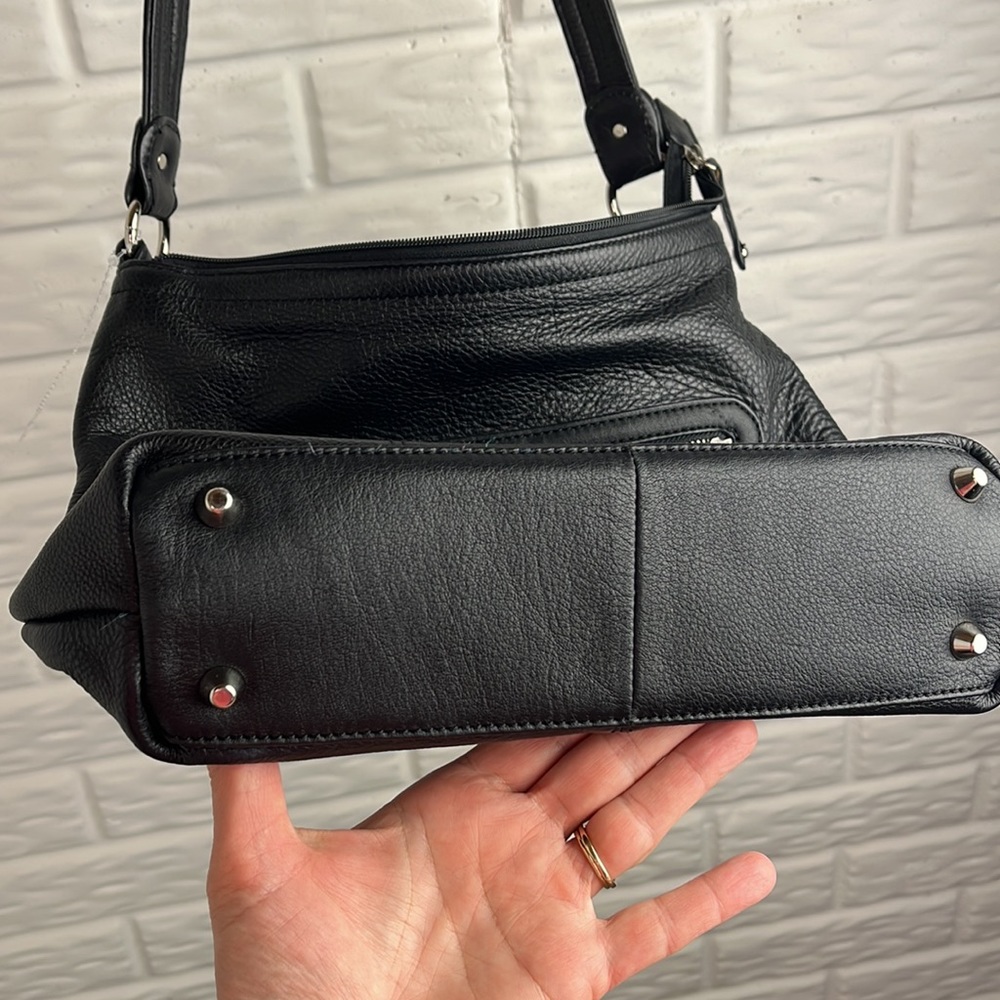 STONE MOUNTAIN BLACK PEBBLE LEATHER CROSSBODY BAG - Picture 9 of 14